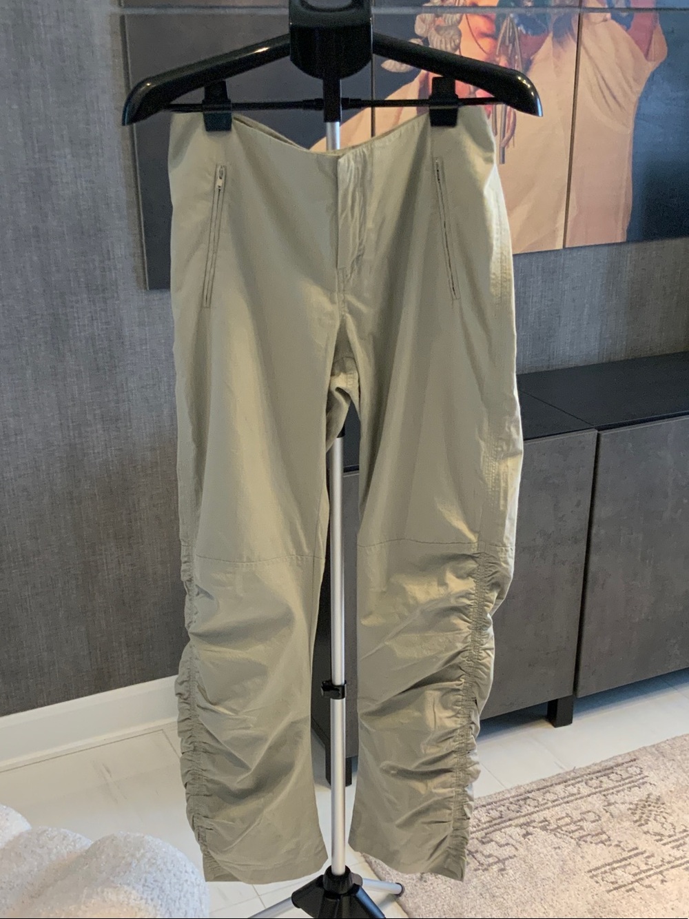 Club Monaco low waisted Track Pants in Light Khaki 8